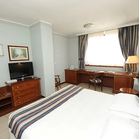 Ripamonti & Milano מלון פייבה אמנואלה